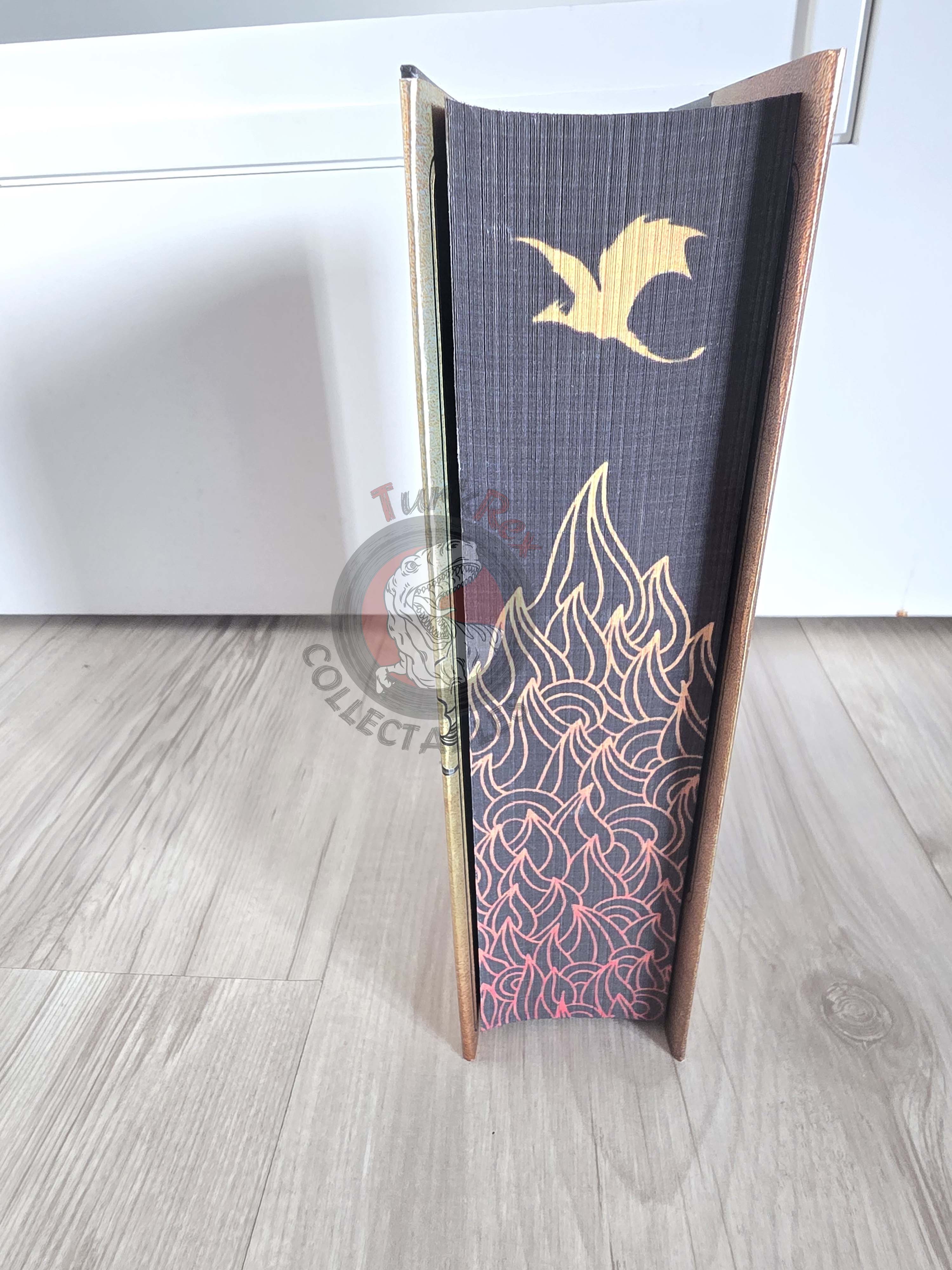 Rebecca Yarros – Fourth Wing 2023 1st HC/DJ Turkish Book Turkey Sprayed edges