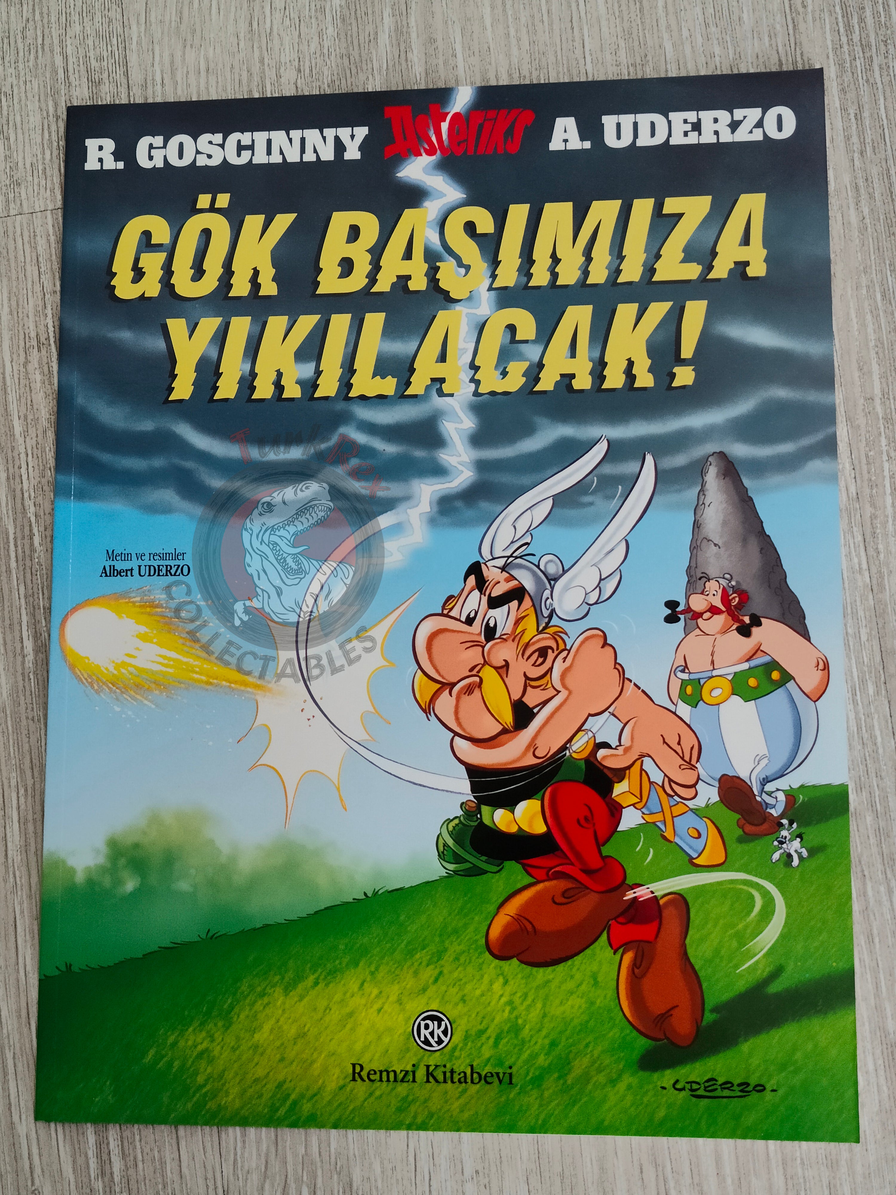 Asterix – Asterix and the Falling Sky 2010 1st Edition Turkish Edition Comic Turkey