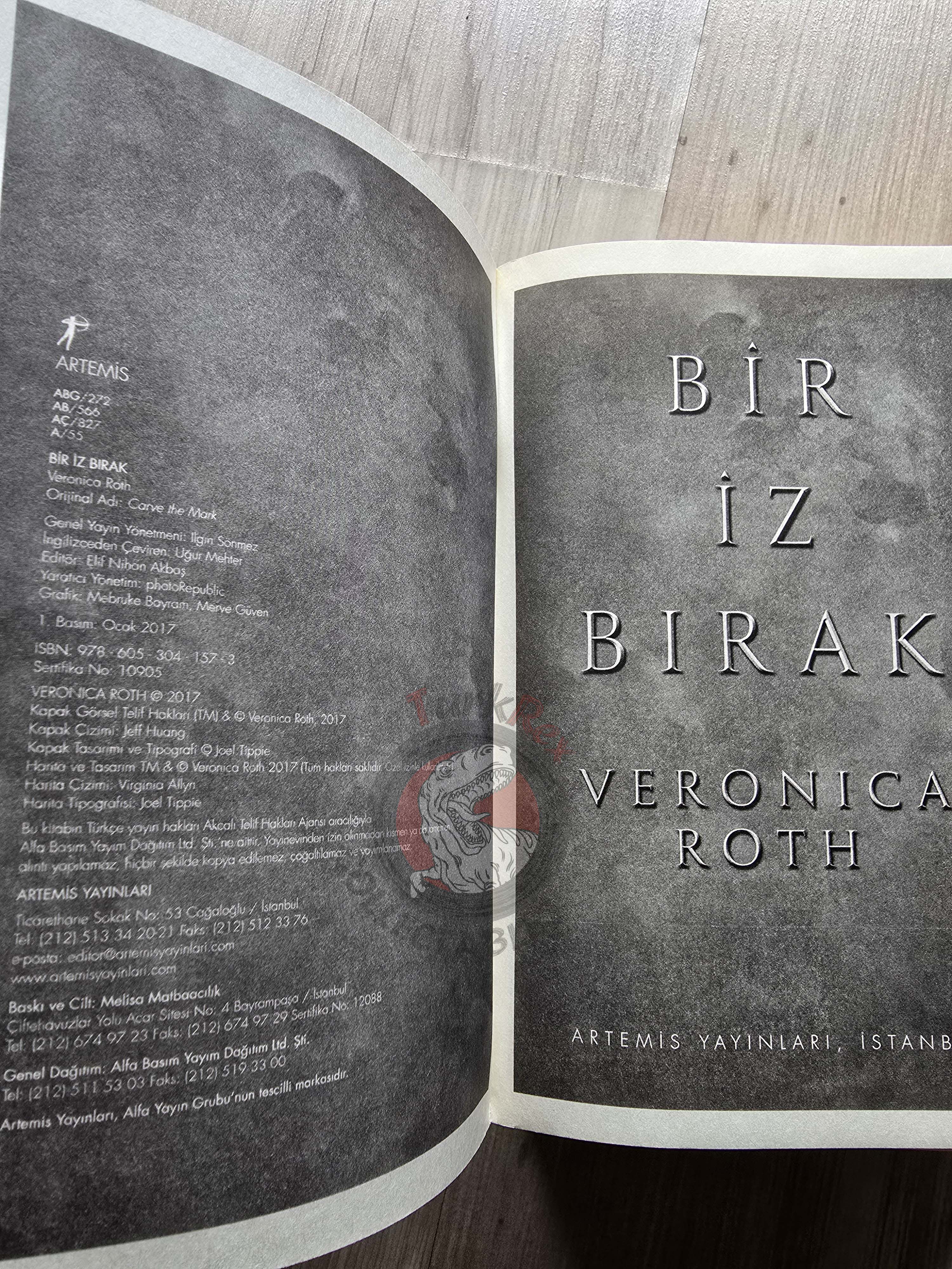 Veronica Roth – Carve the Mark 2017 1st Turkish Book Turkey