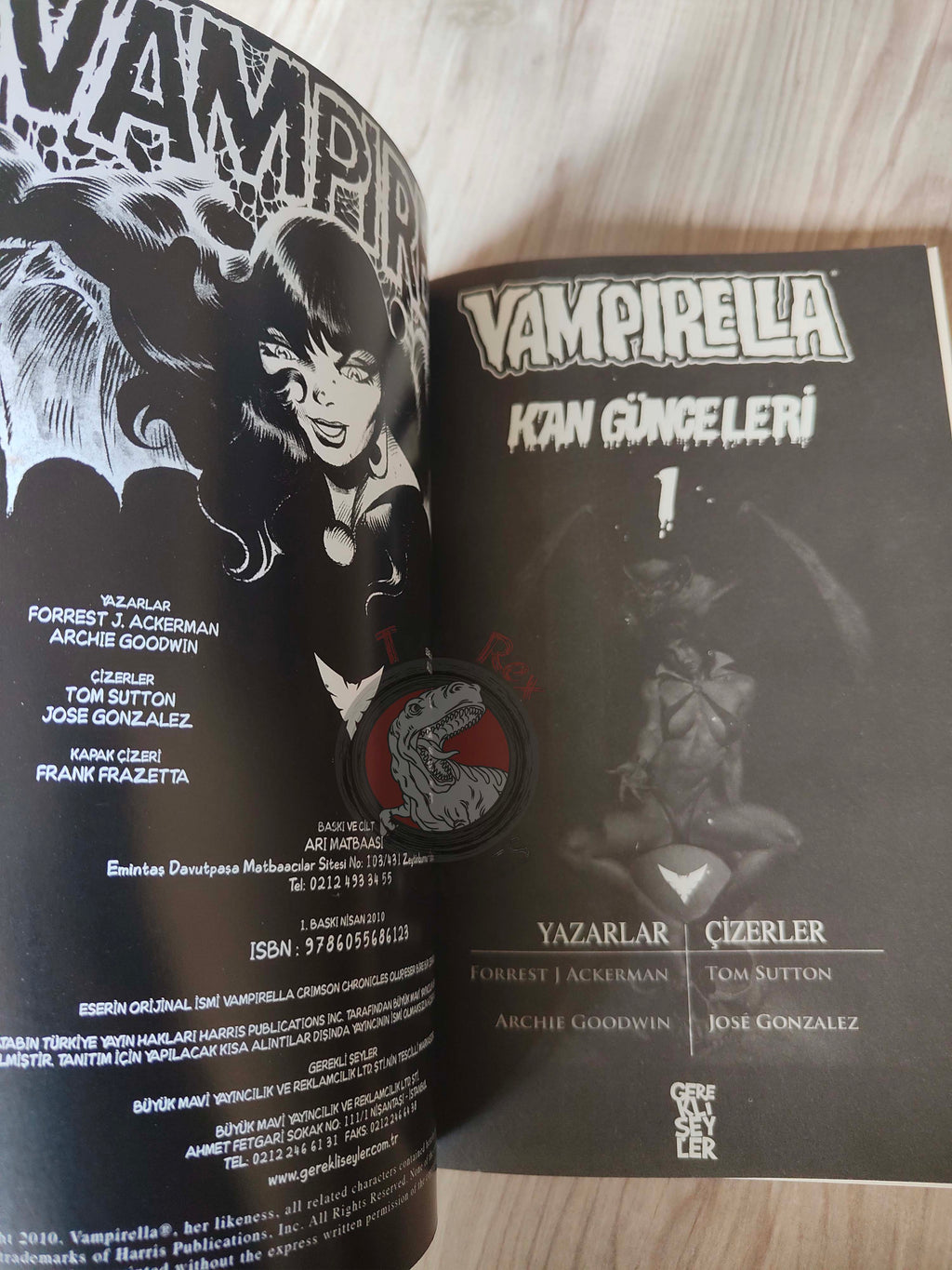 Vampirella Crimson Chronicles #1 2010 Turkish Comic Turkey Frank Frazetta