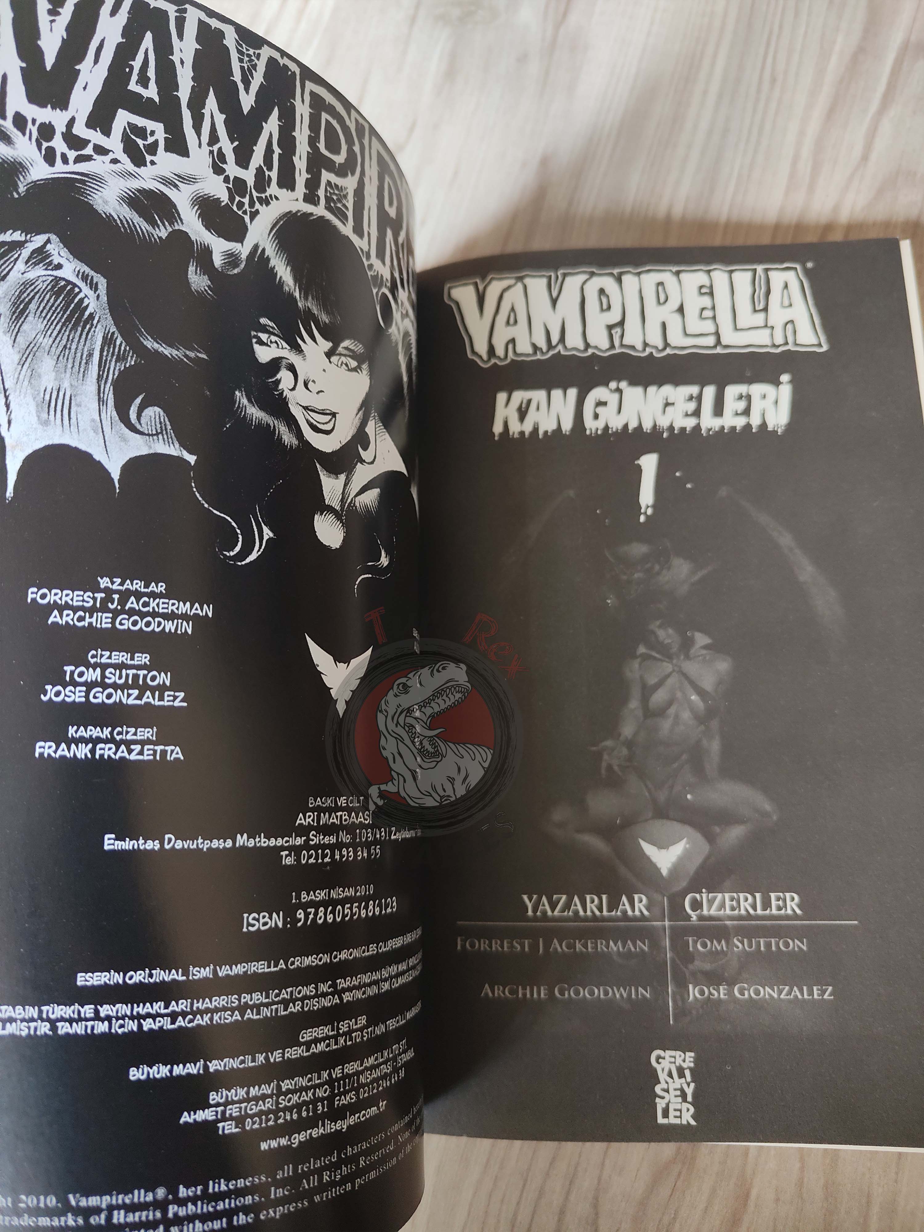 Vampirella Crimson Chronicles #1 2010 Turkish Comic Turkey Frank Frazetta