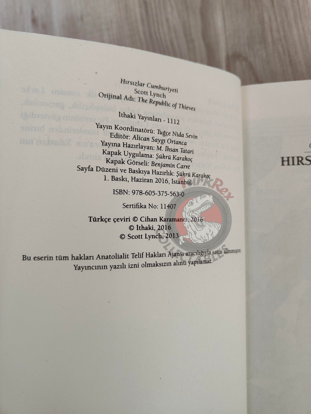 Scott Lynch – The Republic of Thieves 2016 1st Turkish Book Turkey Gentleman Bastard