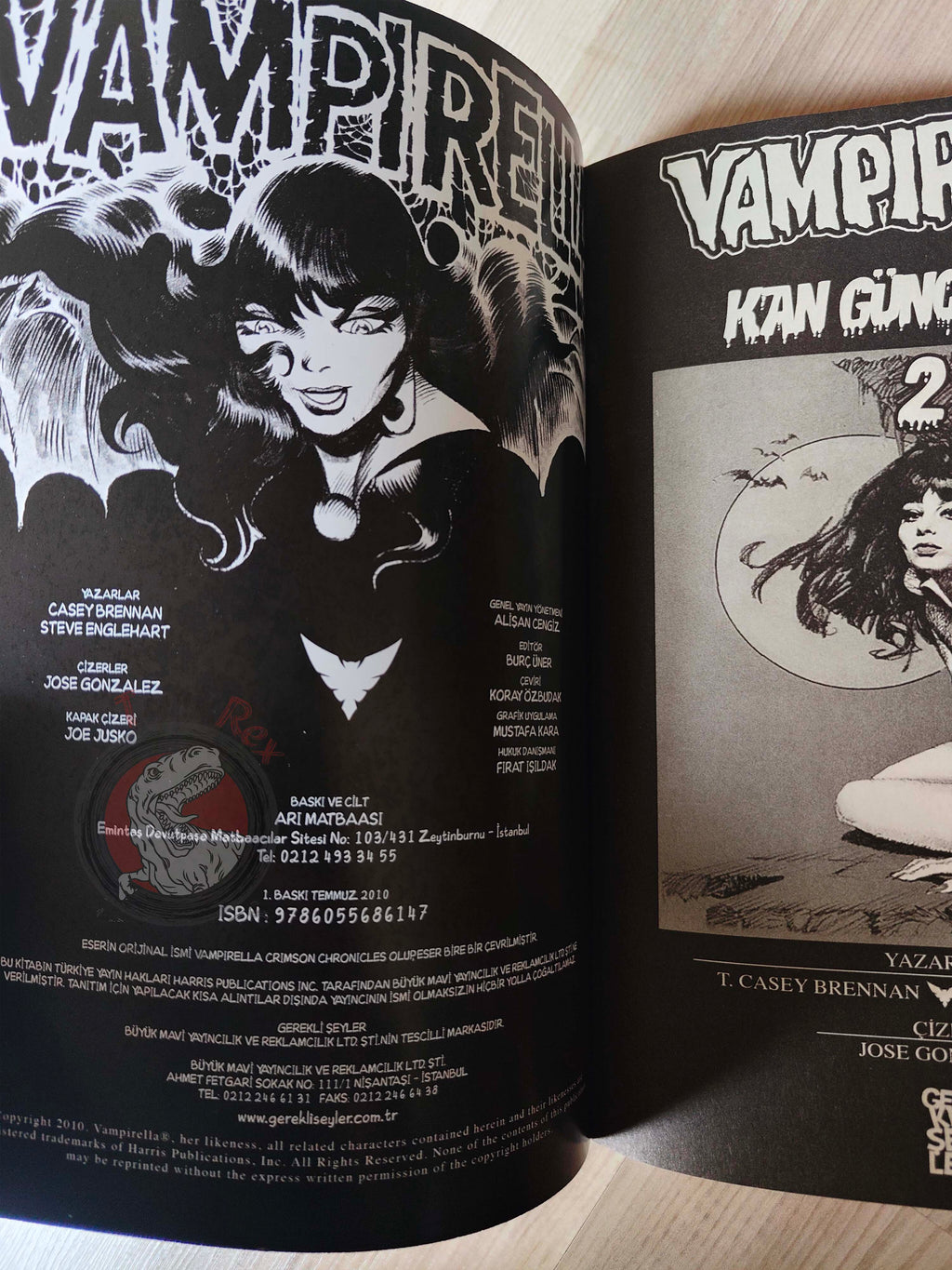 Vampirella Crimson Chronicles #2 2010 Turkish Comic Turkey Joe Jusko