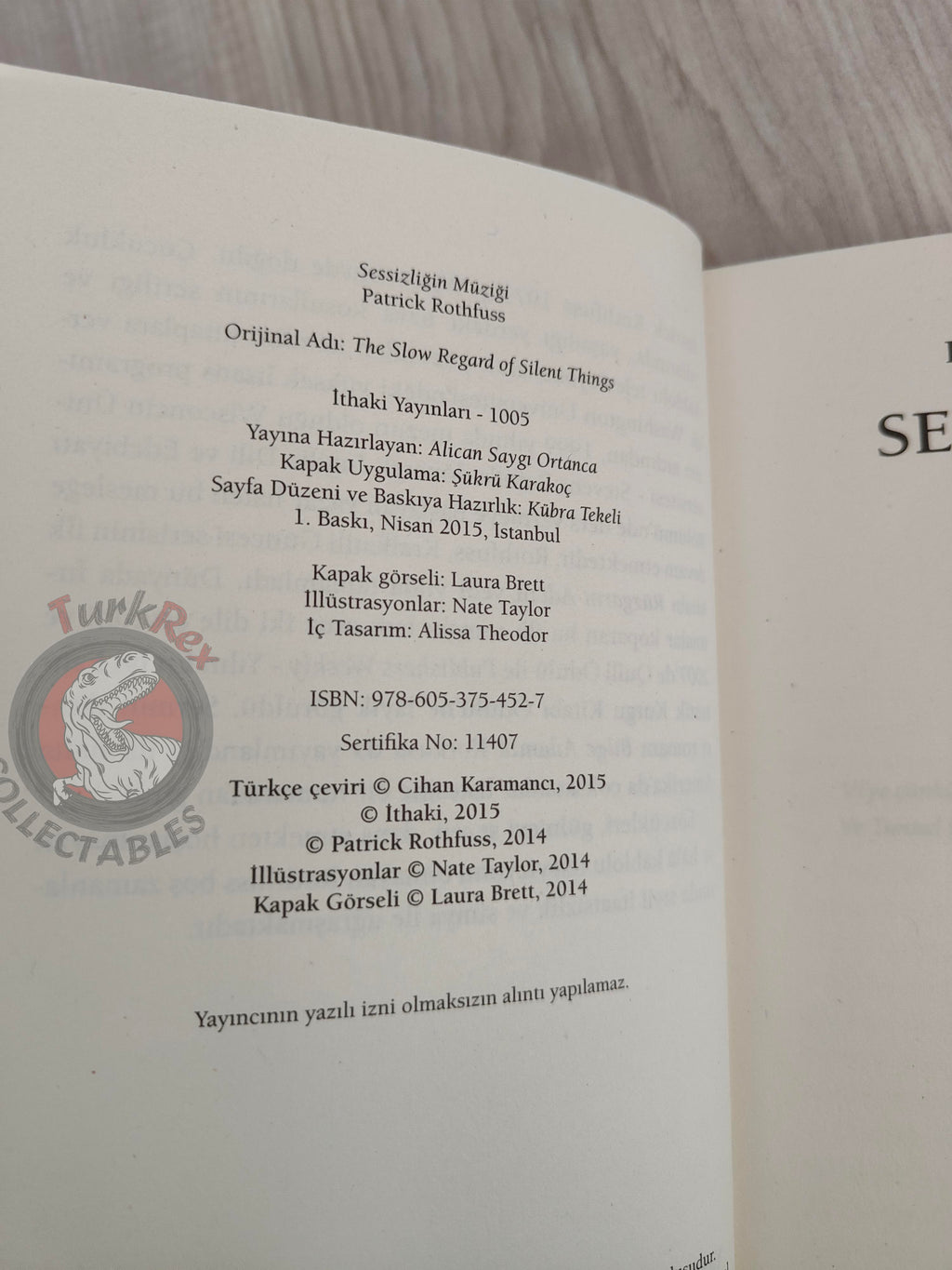 Patrick Rothfuss  – The Slow Regard of Silent Things 2015 1st Turkish Book Turkey