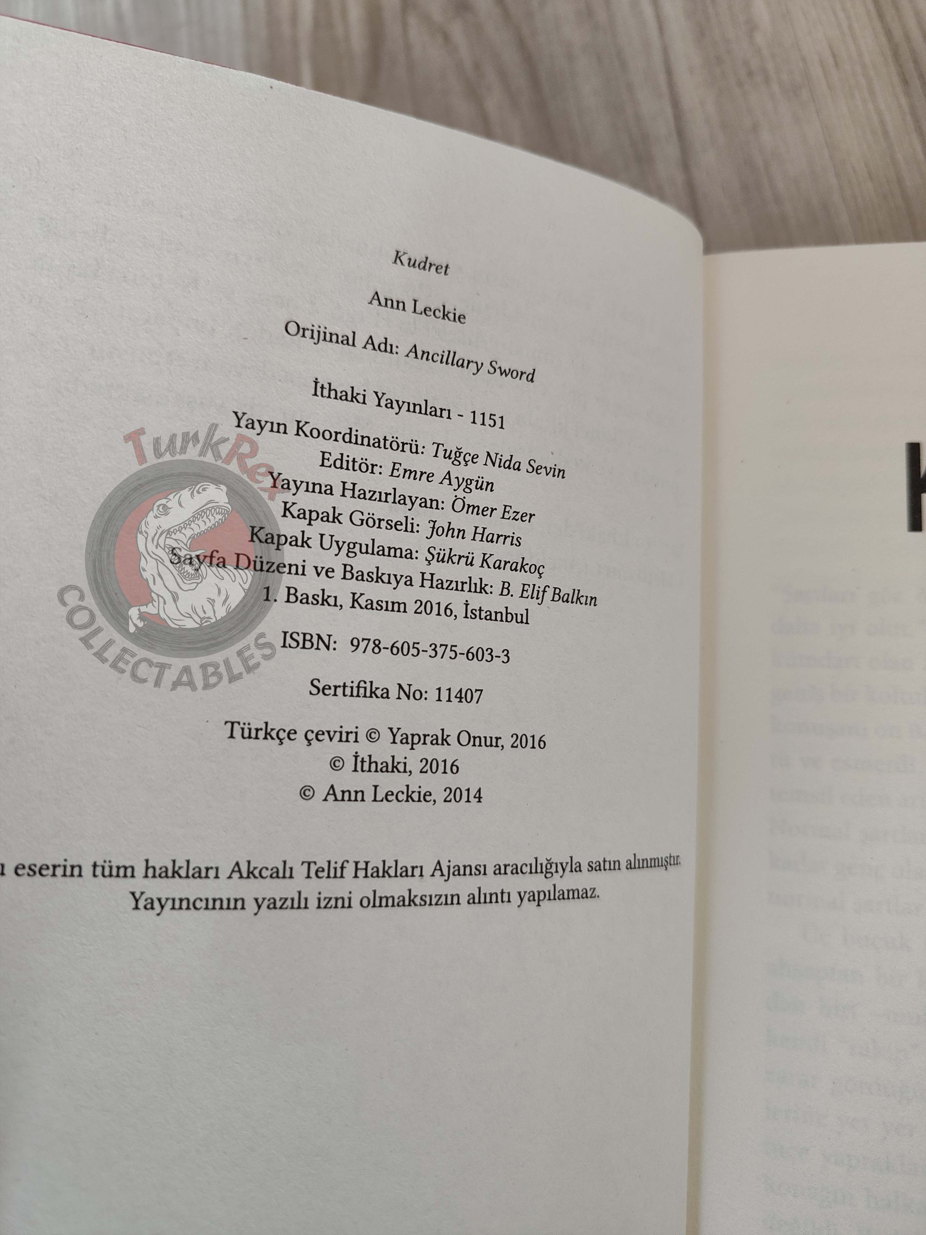 Ann Leckie – Ancillary  Sword 2016 1st Turkish Book Turkey