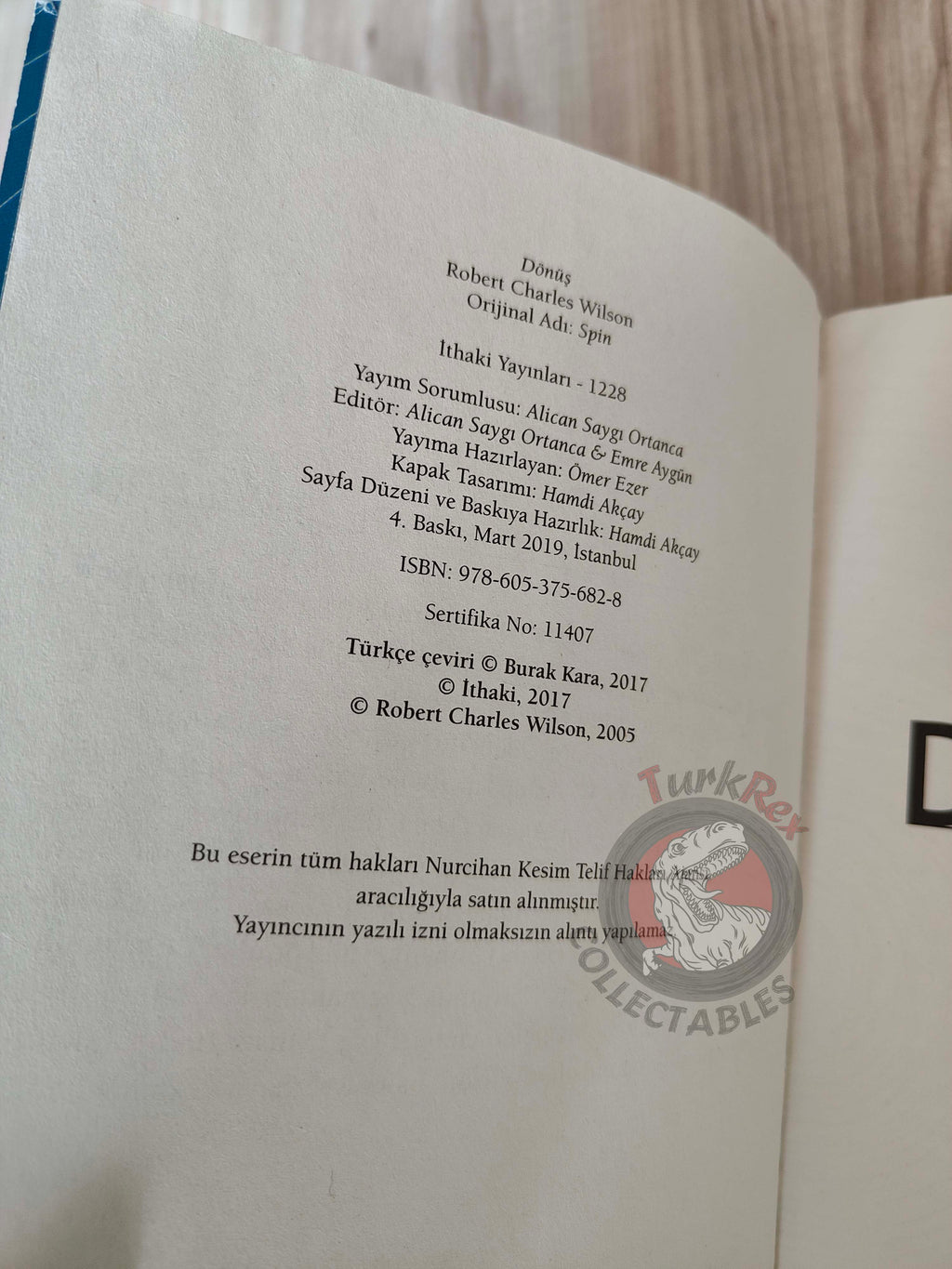 Robert Charles Wilson – Spin 2019 Turkish Book Turkey Spin Trilogy