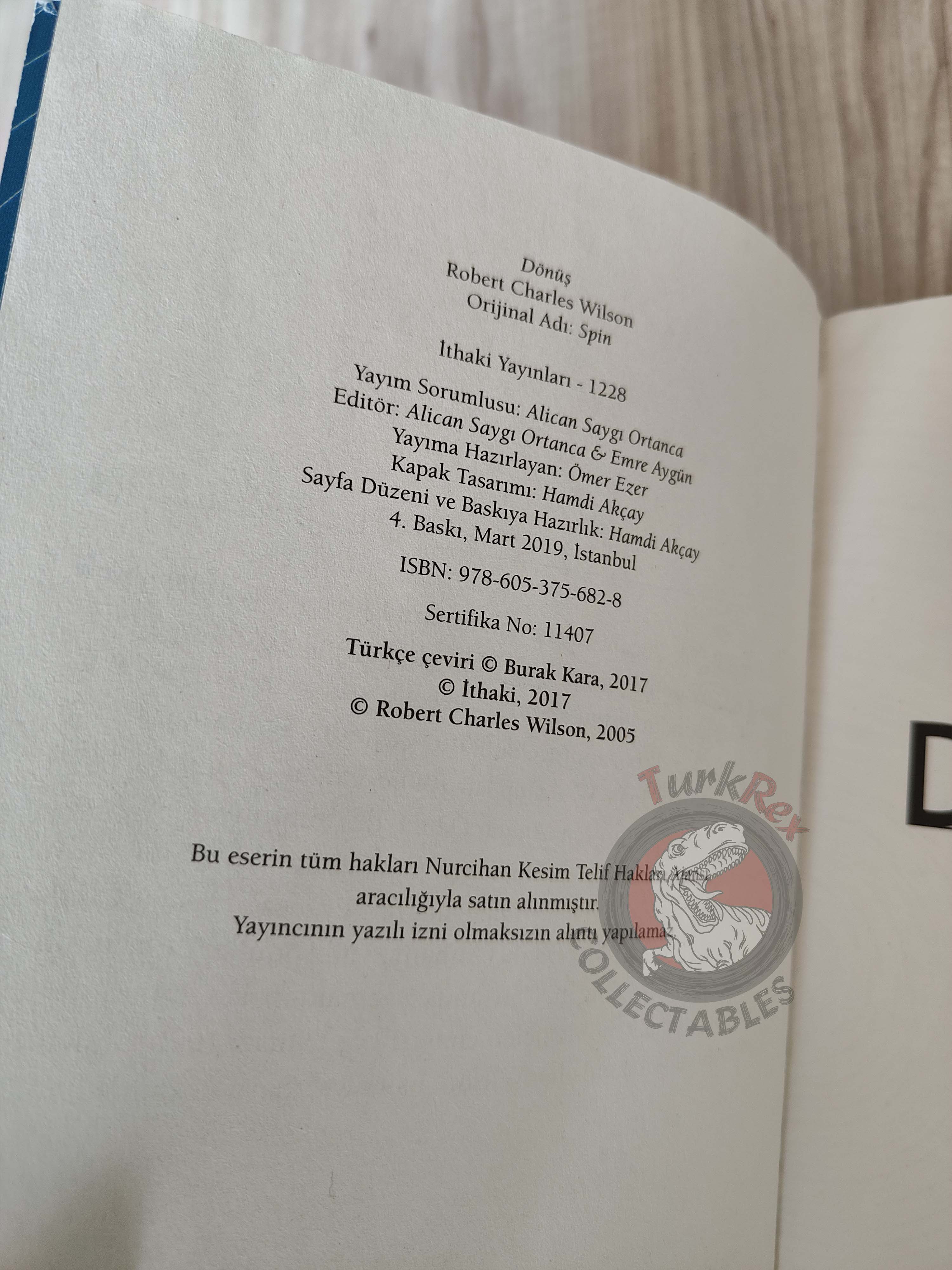 Robert Charles Wilson – Spin 2019 Turkish Book Turkey Spin Trilogy