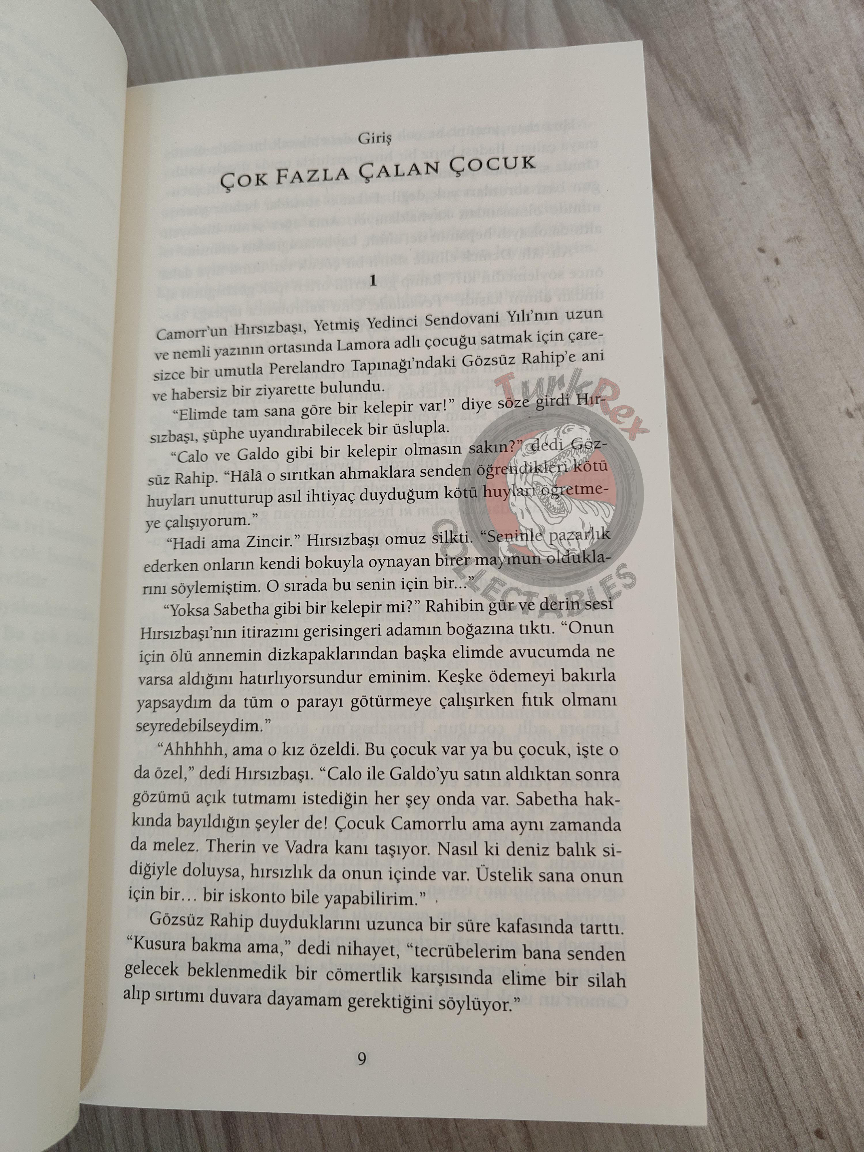 Scott Lynch – The Lies of Locke Lamora 2016 Turkish Book Turkey Gentleman Bastard