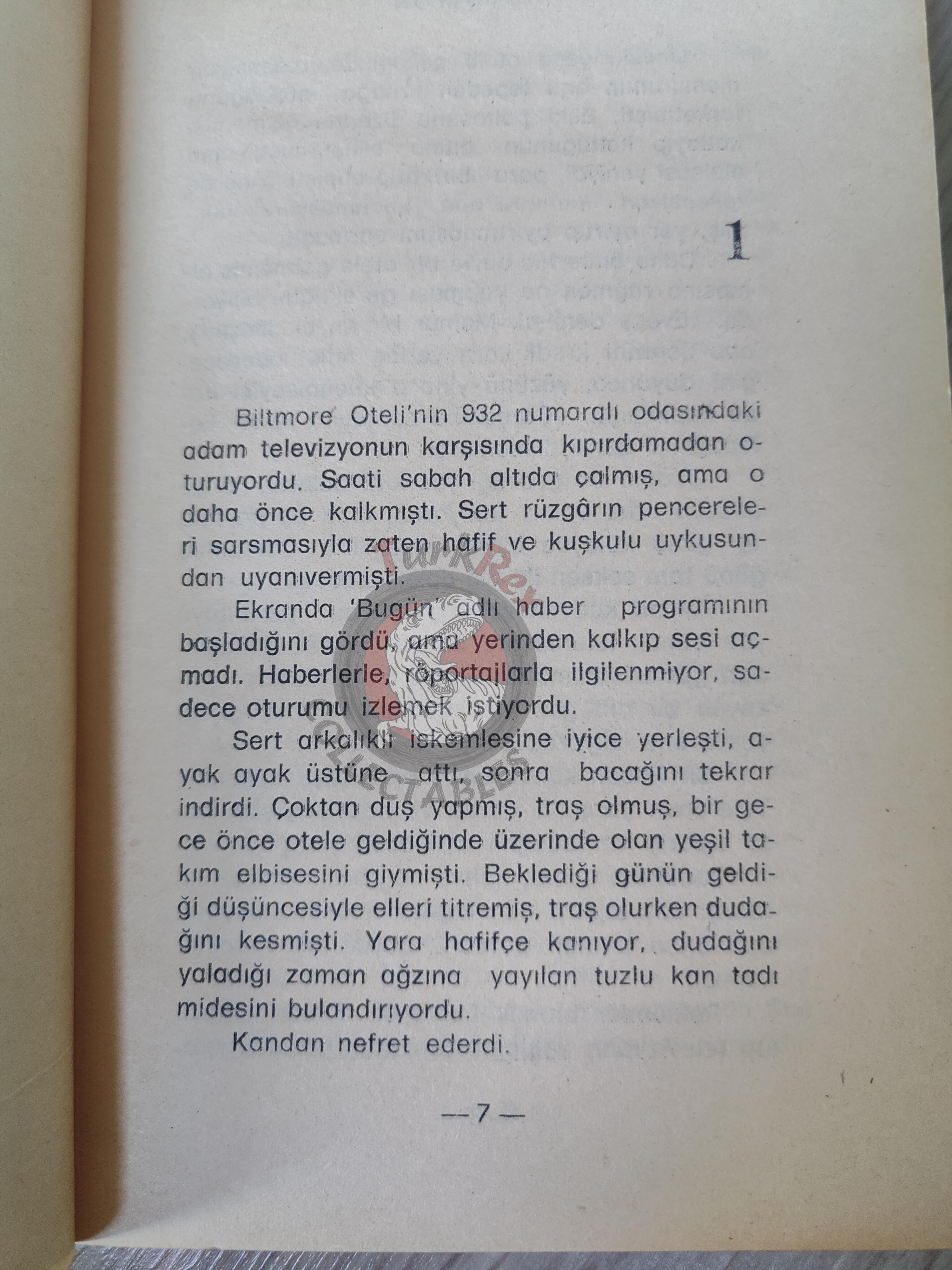 Mary Higgins Clark – A Stranger Is Watching 1980 Turkish Book Turkey