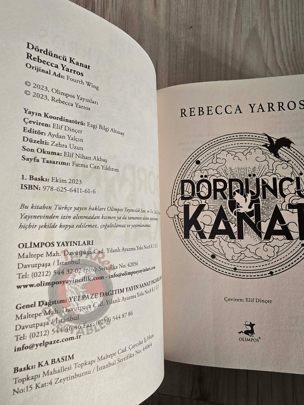 Rebecca Yarros – Fourth Wing 2023 1st HC/DJ Turkish Book Turkey Sprayed edges