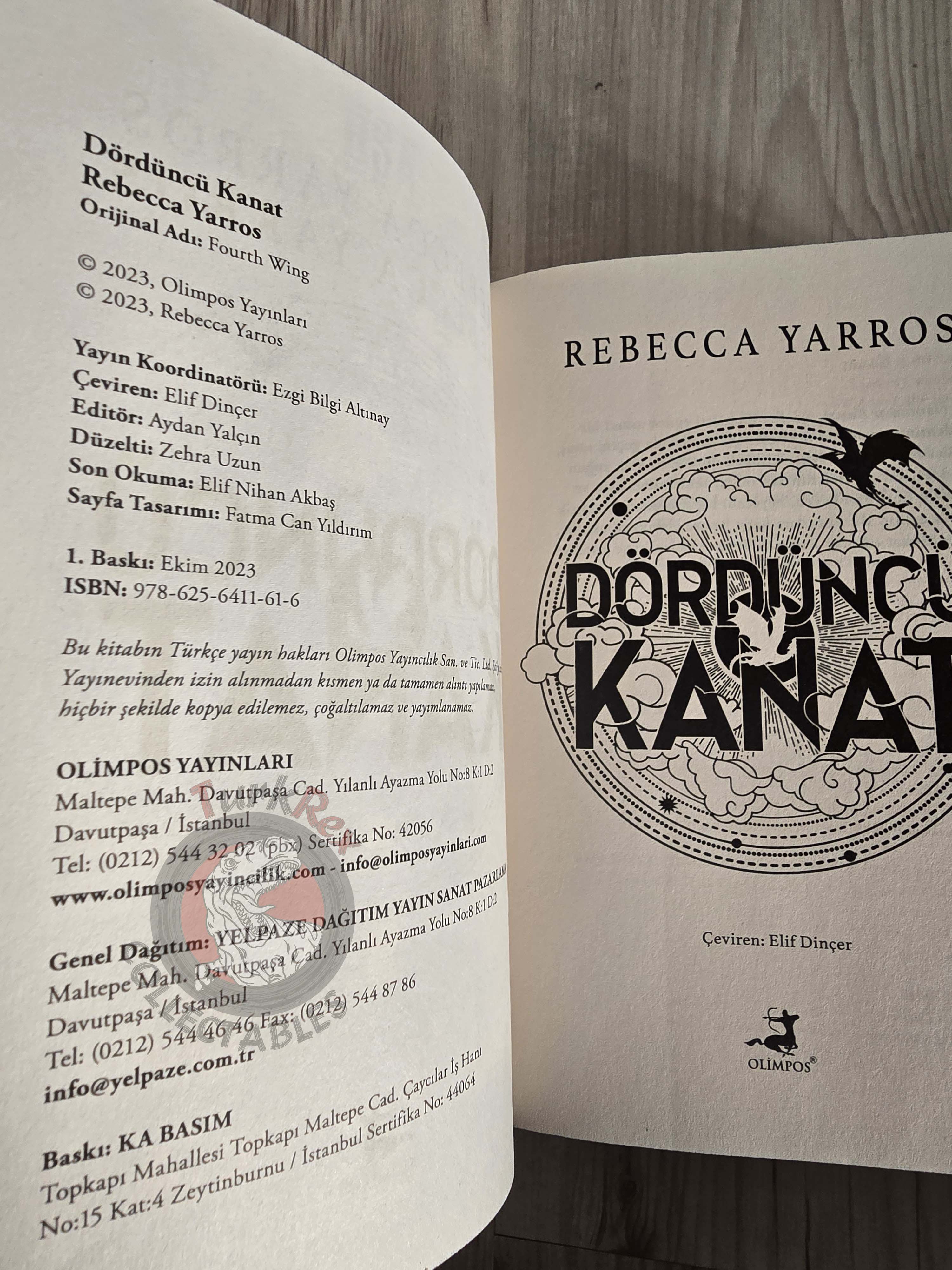 Rebecca Yarros – Fourth Wing 2023 1st HC/DJ Turkish Book Turkey Sprayed edges
