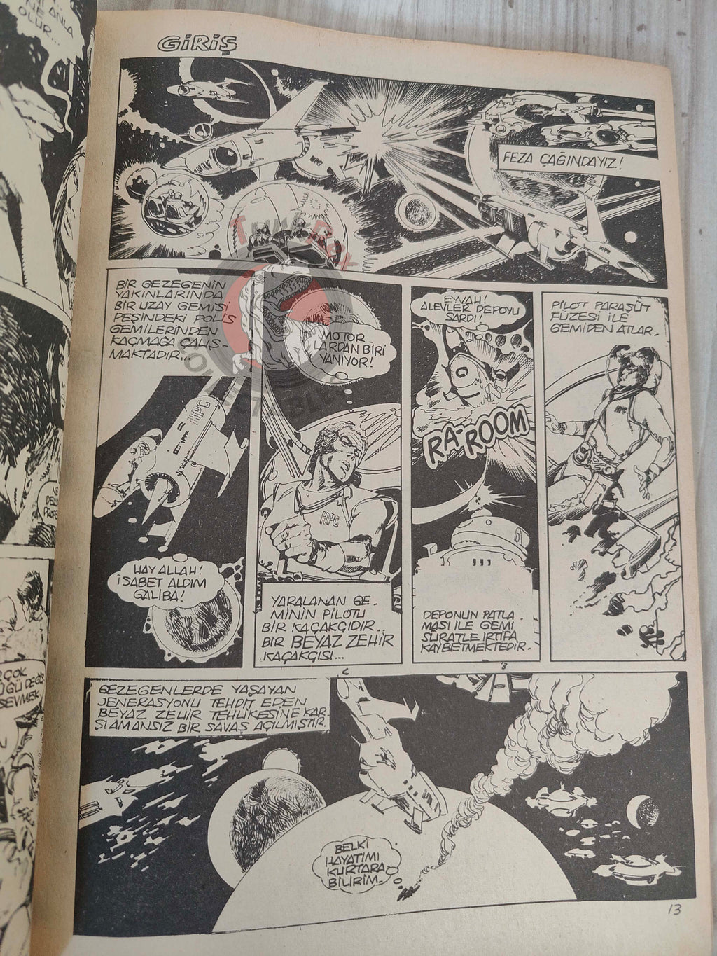 Vampirella #26 1977 Turkish Comic Turkey Warren Publishing cover #59 Space 1999