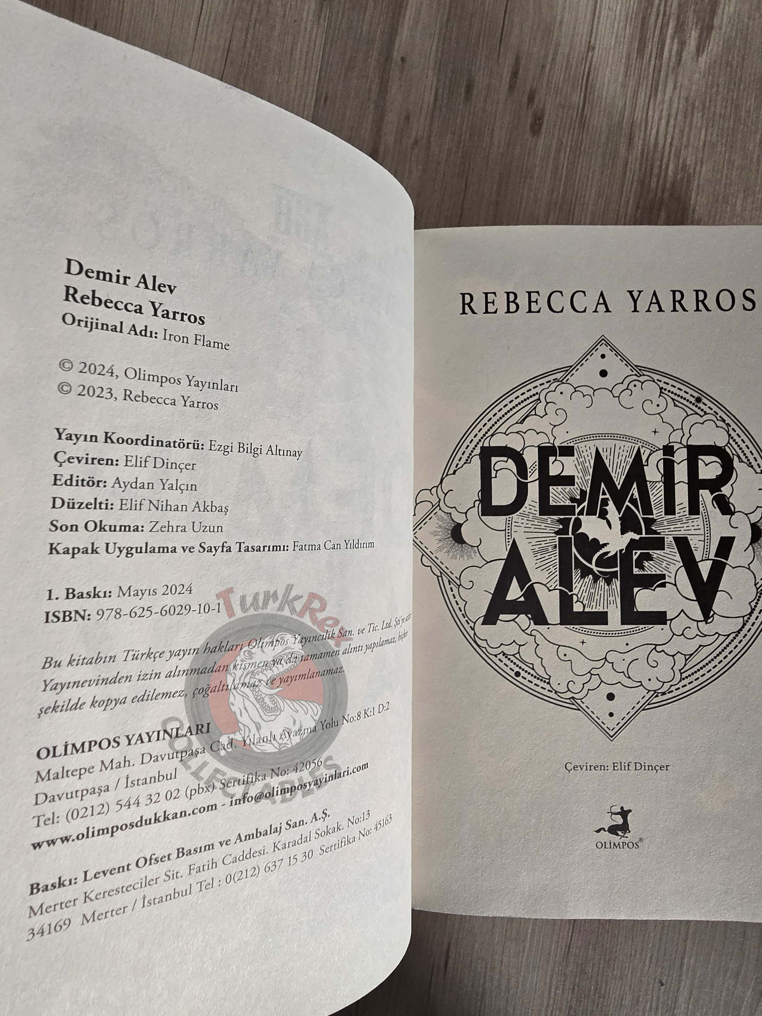 Rebecca Yarros –  Iron Flame 2024 1st HC/DJ Turkish Book Turkey Sprayed edges