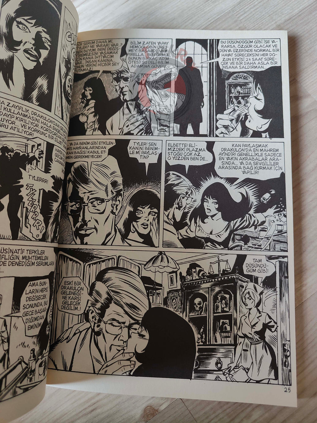 Vampirella Crimson Chronicles #1 2010 Turkish Comic Turkey Jim Silke