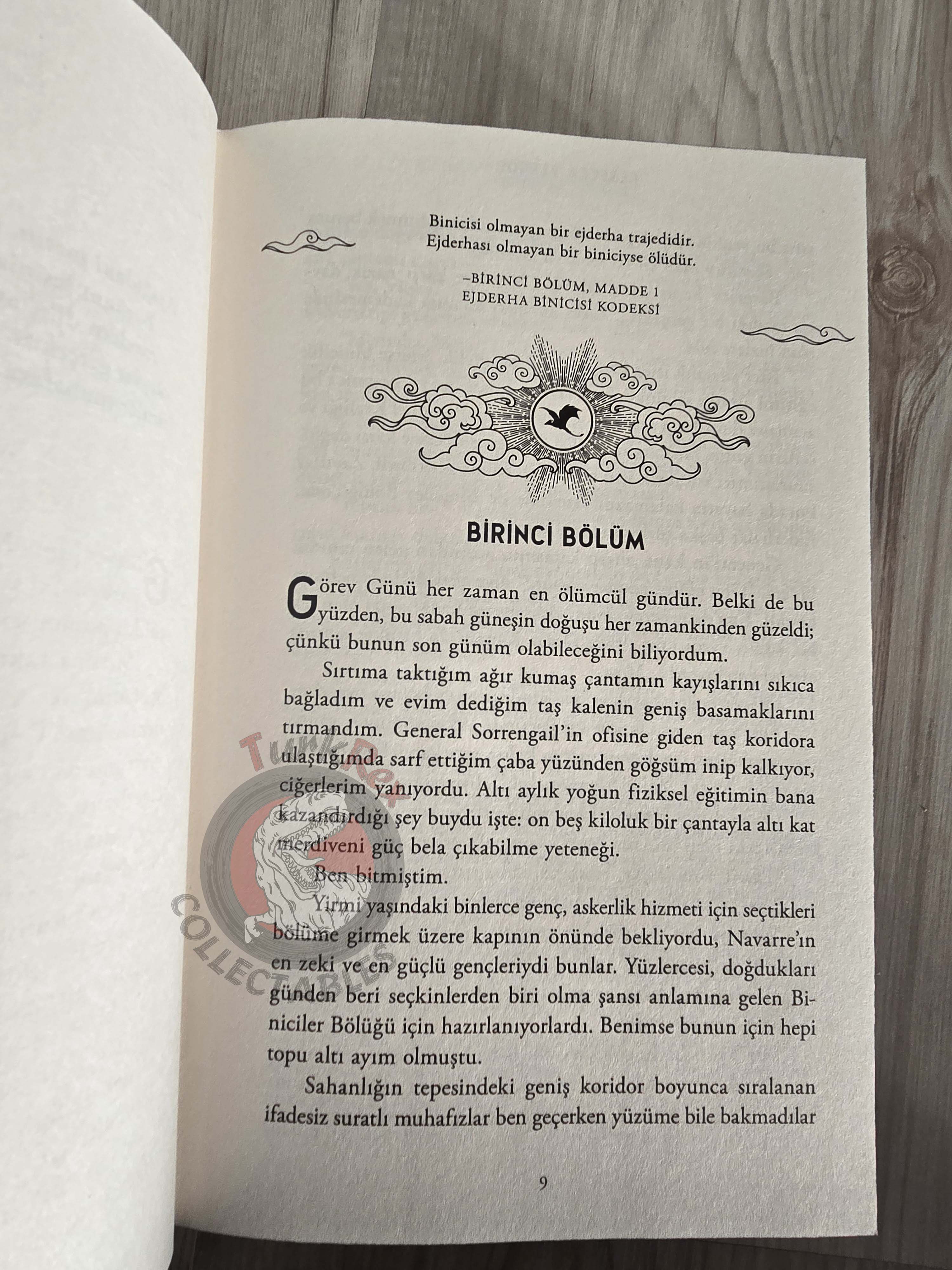Rebecca Yarros – Fourth Wing 2023 1st HC/DJ Turkish Book Turkey Sprayed edges
