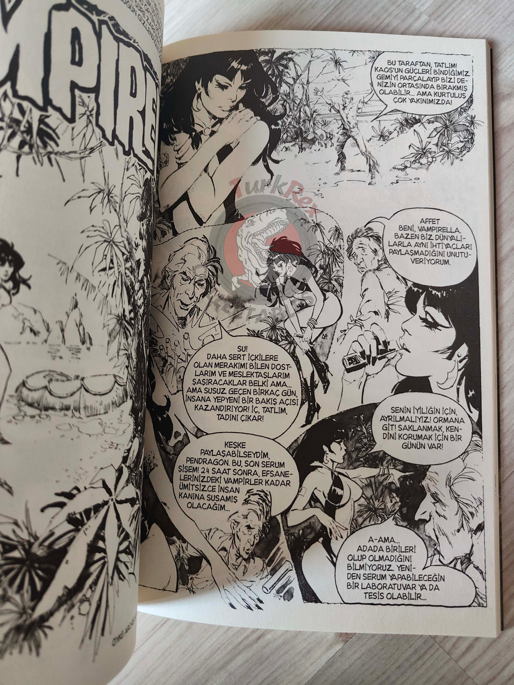 Vampirella Crimson Chronicles #1 2010 Turkish Comic Turkey Joe Jusko