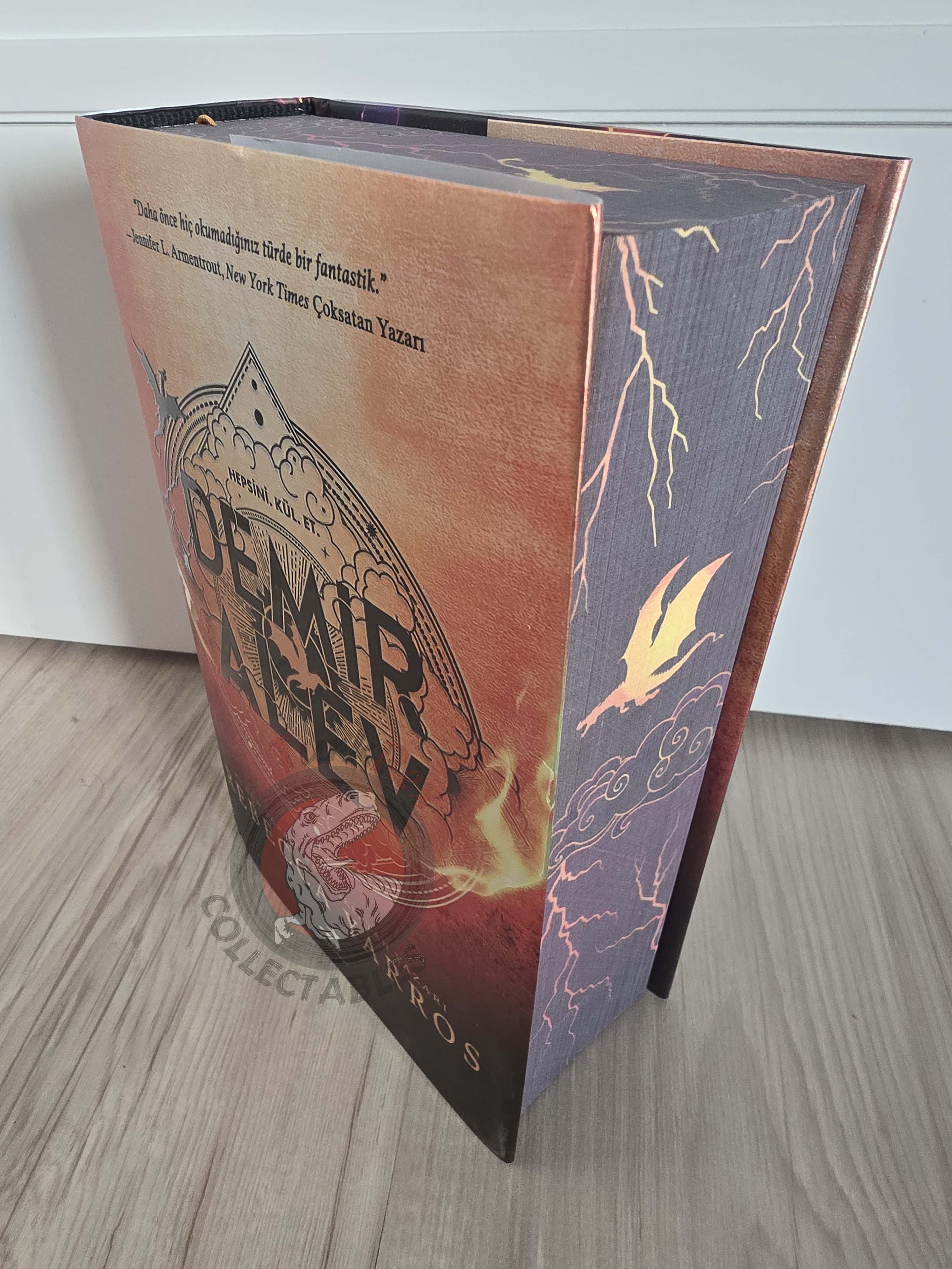 Rebecca Yarros –  Iron Flame 2024 1st HC/DJ Turkish Book Turkey Sprayed edges