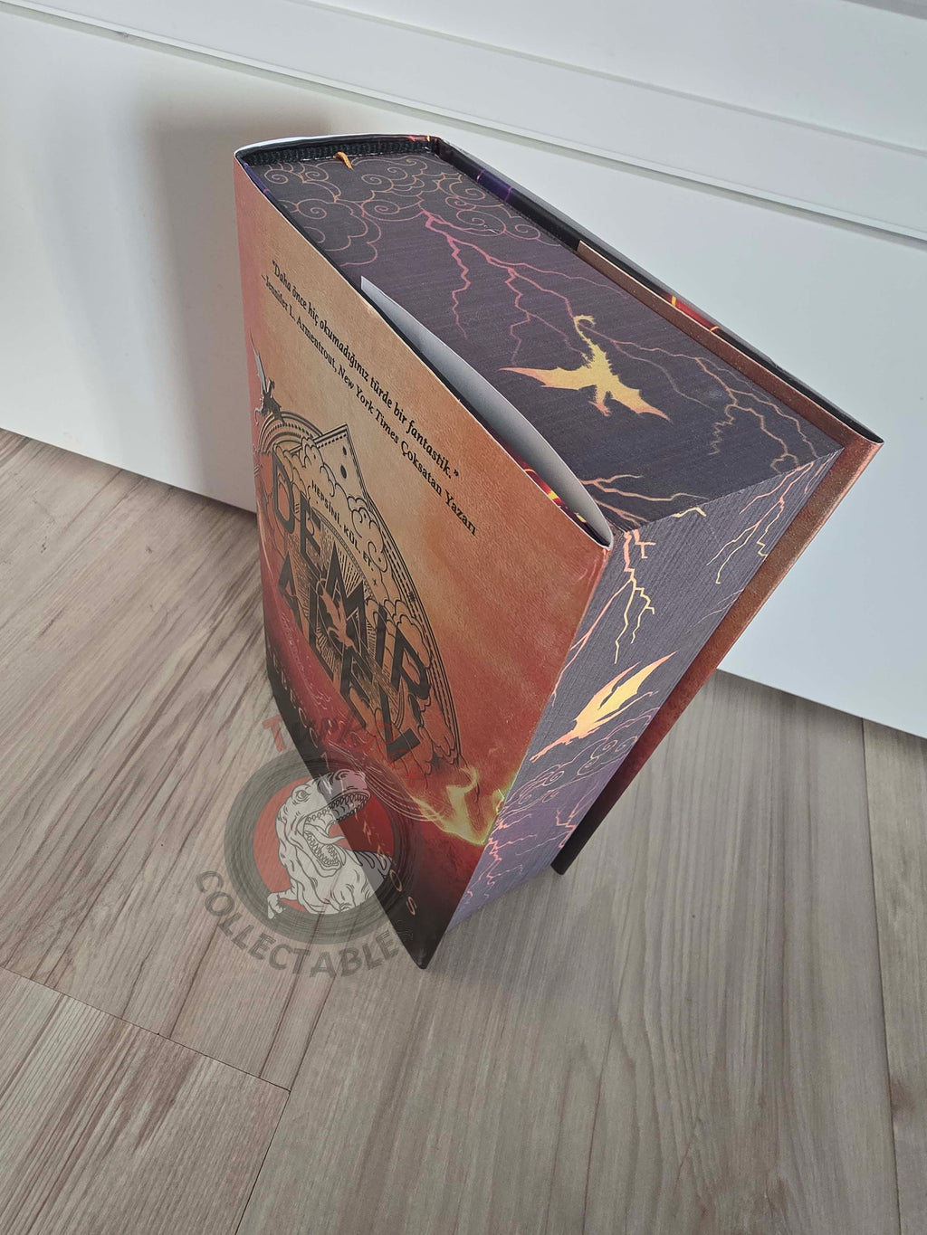 Rebecca Yarros –  Iron Flame 2024 1st HC/DJ Turkish Book Turkey Sprayed edges