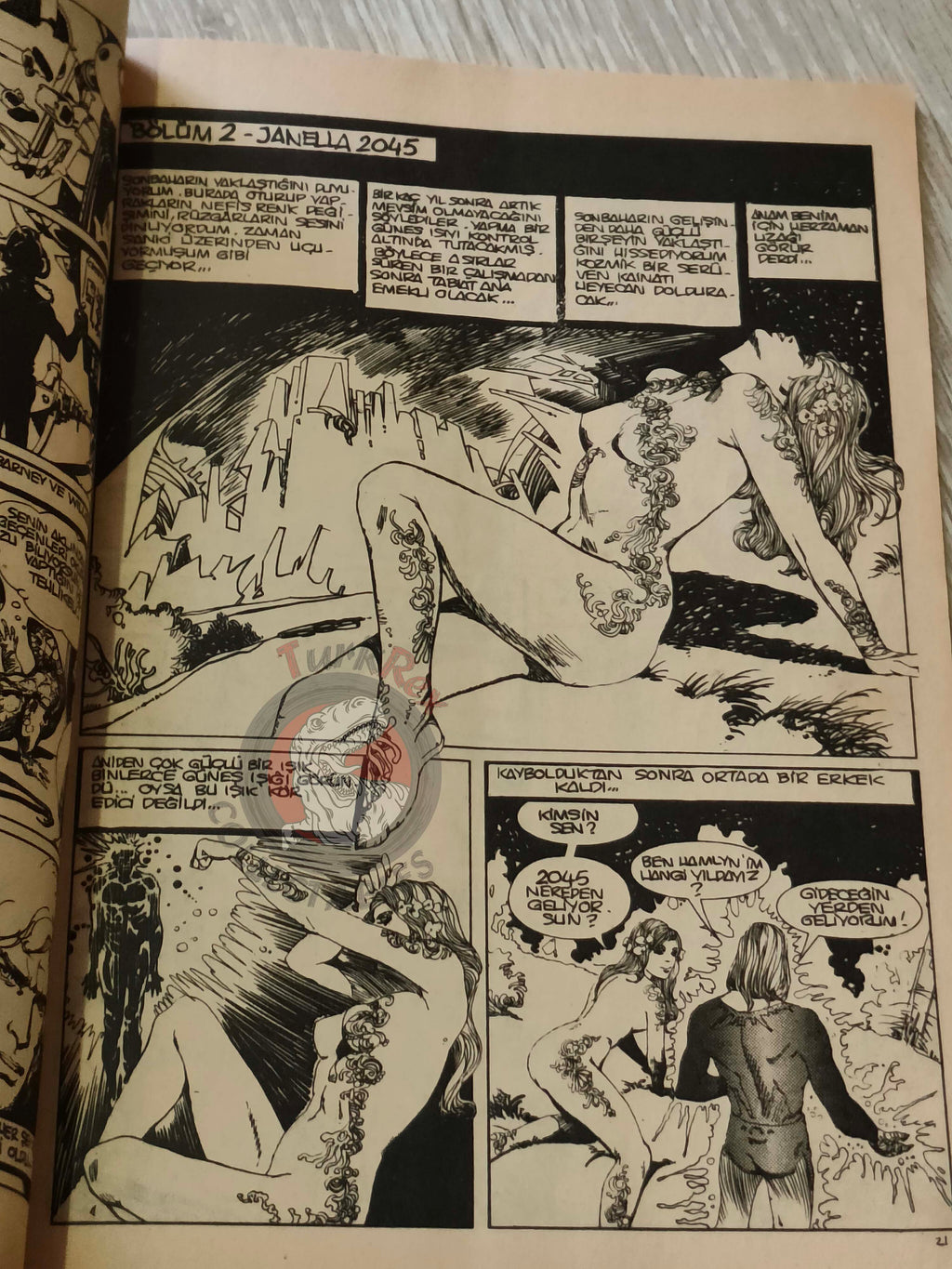 Vampirella #21 1977 Turkish Comic Turkey Warren Publishing cover #30 #54 Space 1999