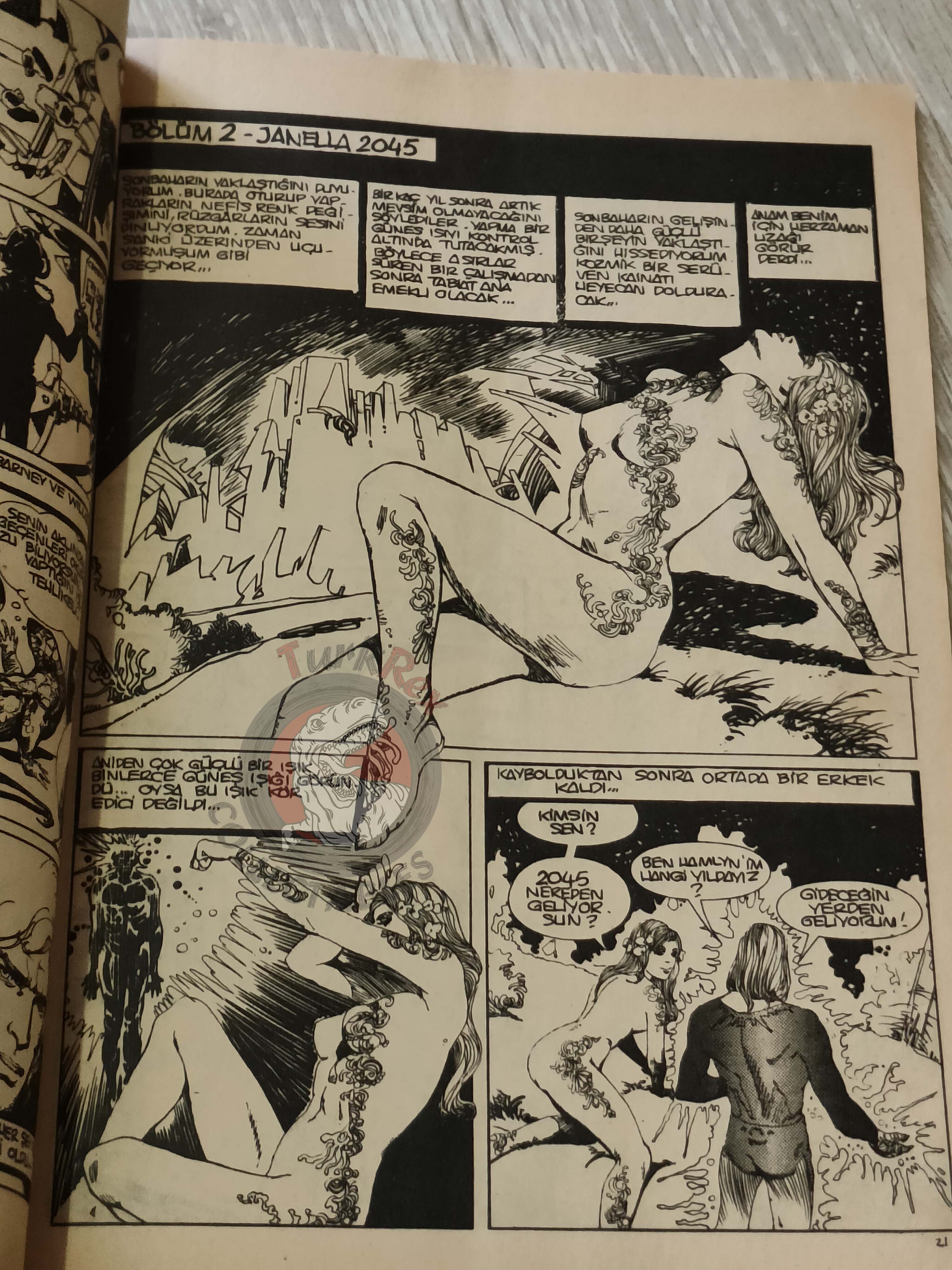 Vampirella #21 1977 Turkish Comic Turkey Warren Publishing cover #30 #54 Space 1999