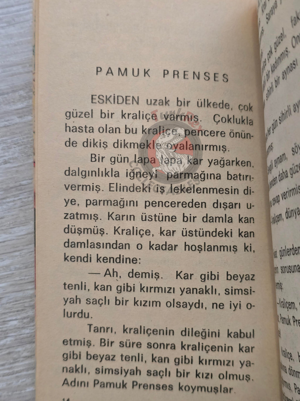 Little Red Riding Hood  – Charles Perrault 1983 Turkish Book Turkey Illustrated Snow White