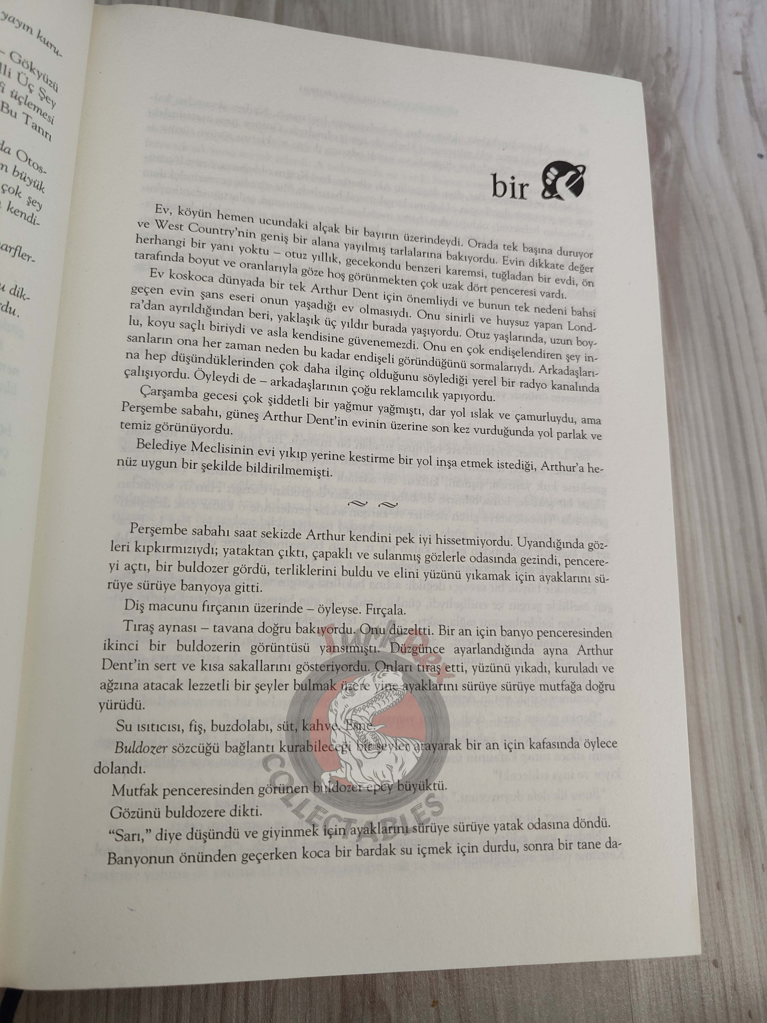 Douglas Adams – The Hitchhiker’s Guide to the Galaxy 2015 HC/DJ Turkish Book Turkey